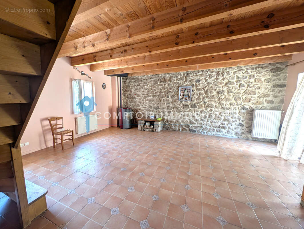 Dépt. 07 - A VENDRE AU CROS DE GERORAND - Grande maison rénovée de 250 m2 -Parcelle de 1.020 m2 - photo 3
