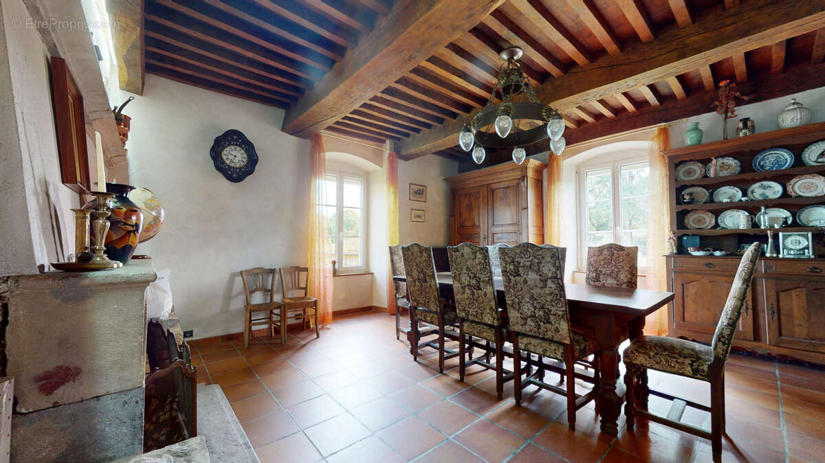 Maison à SERRE-LES-SAPINS