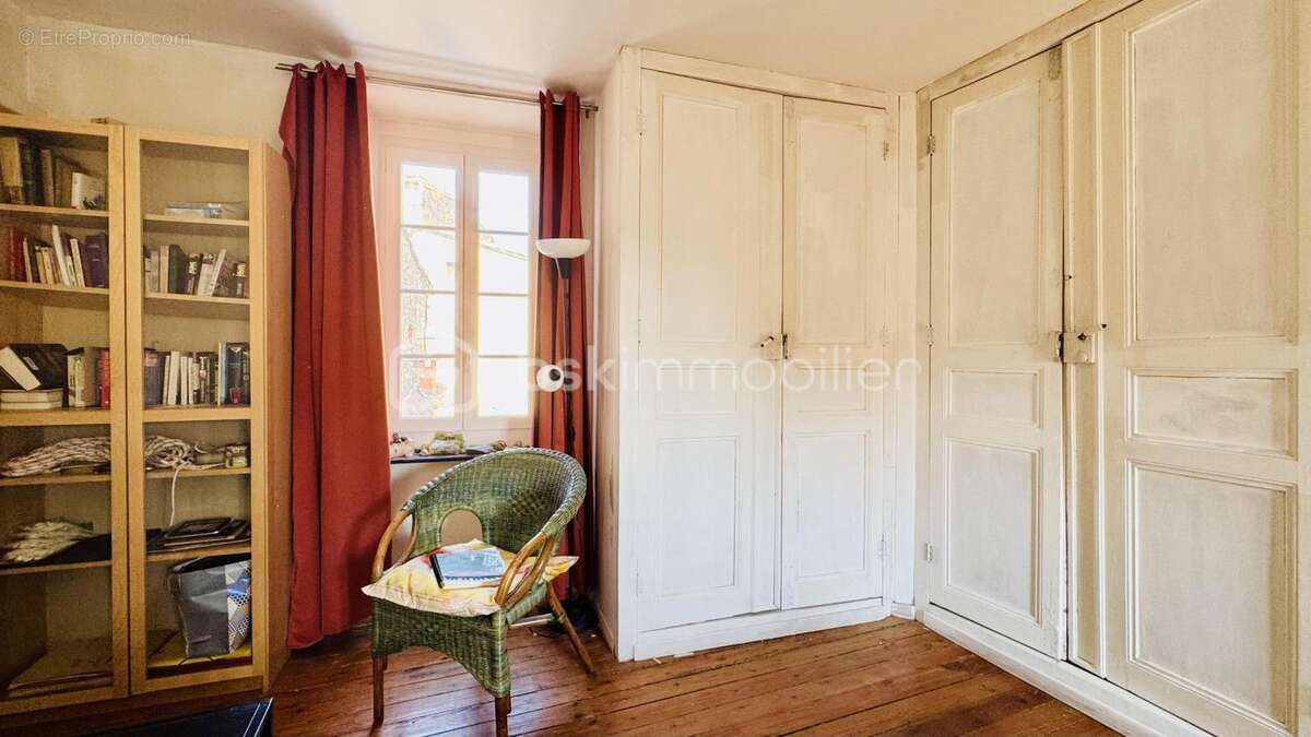 Maison en pierre avec grand bâtiment annexe - photo 11