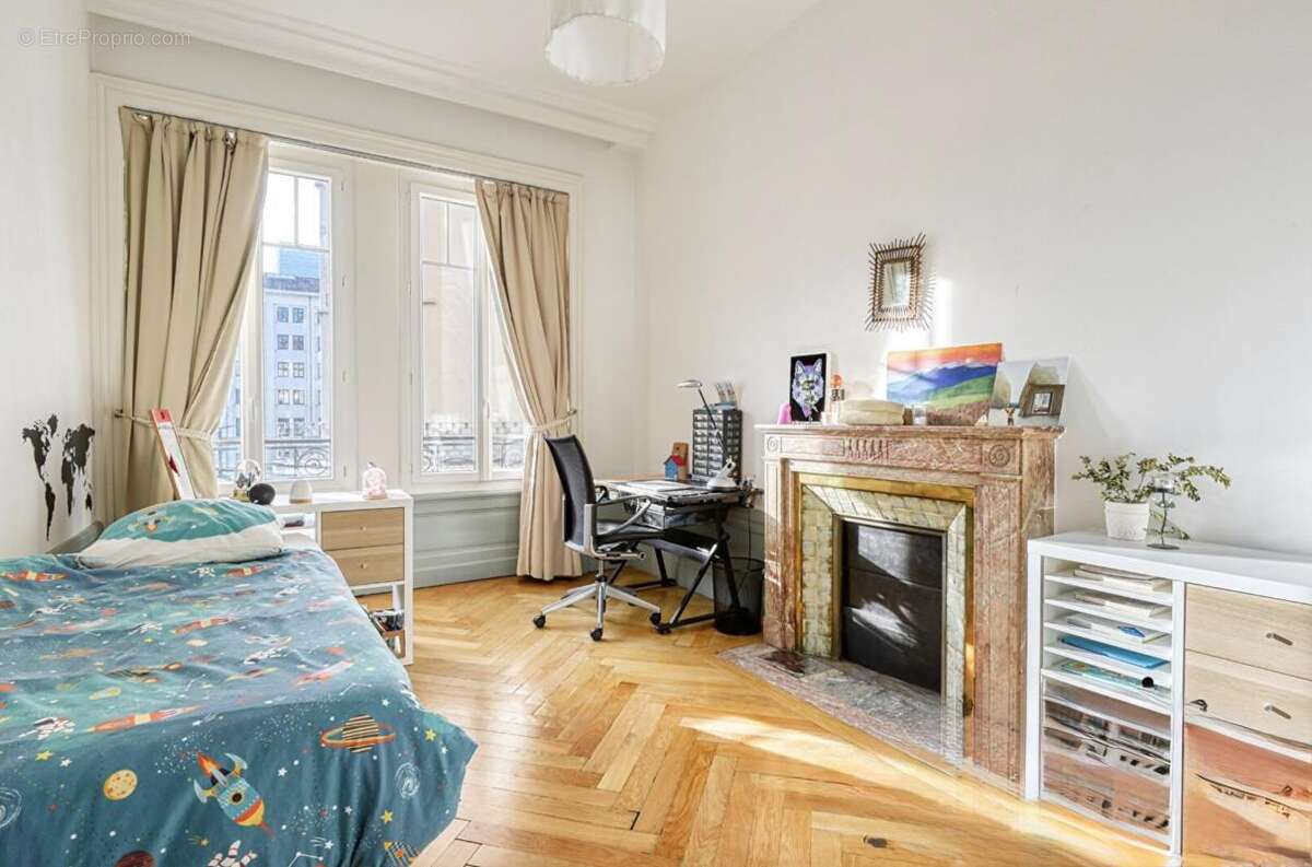 Appartement à PARIS-4E