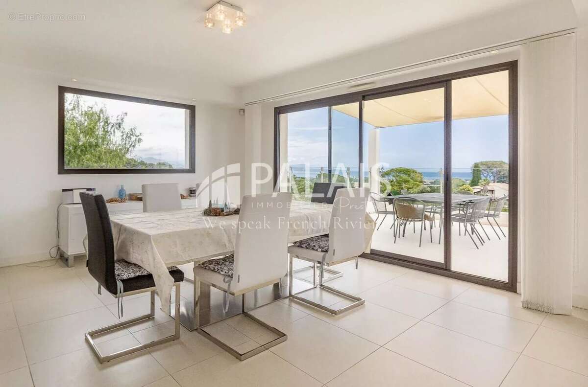 ANTIBES – RASTINES // Villa Contemporaine 240 m² – Jardin – Piscine – Vue Panoramique - photo 8