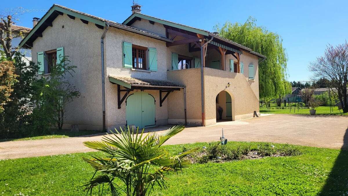 Maison à ROMANECHE-THORINS