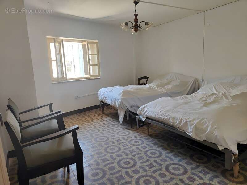 Maison à LA TOUR-SUR-ORB