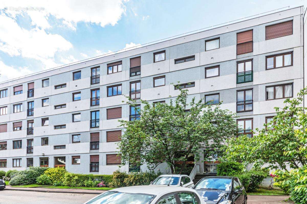 Appartement à LE PLESSIS-ROBINSON