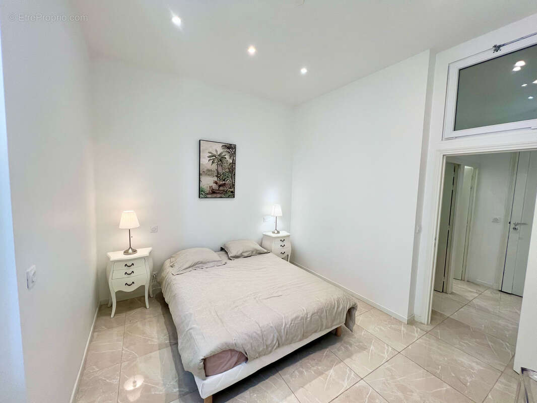 Cannes proche centre t4 refait a neuf 73m2 sud ouest salon de 32m2 13,25 % renta possible - photo 2