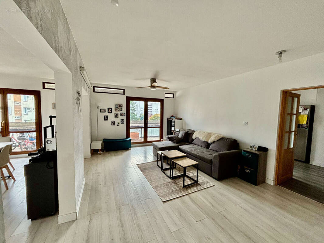 Appartement à RILLIEUX-LA-PAPE