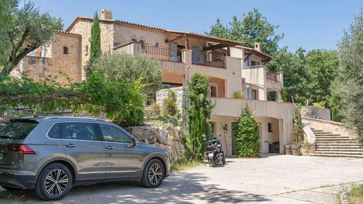 Maison à ROQUEFORT-LES-PINS