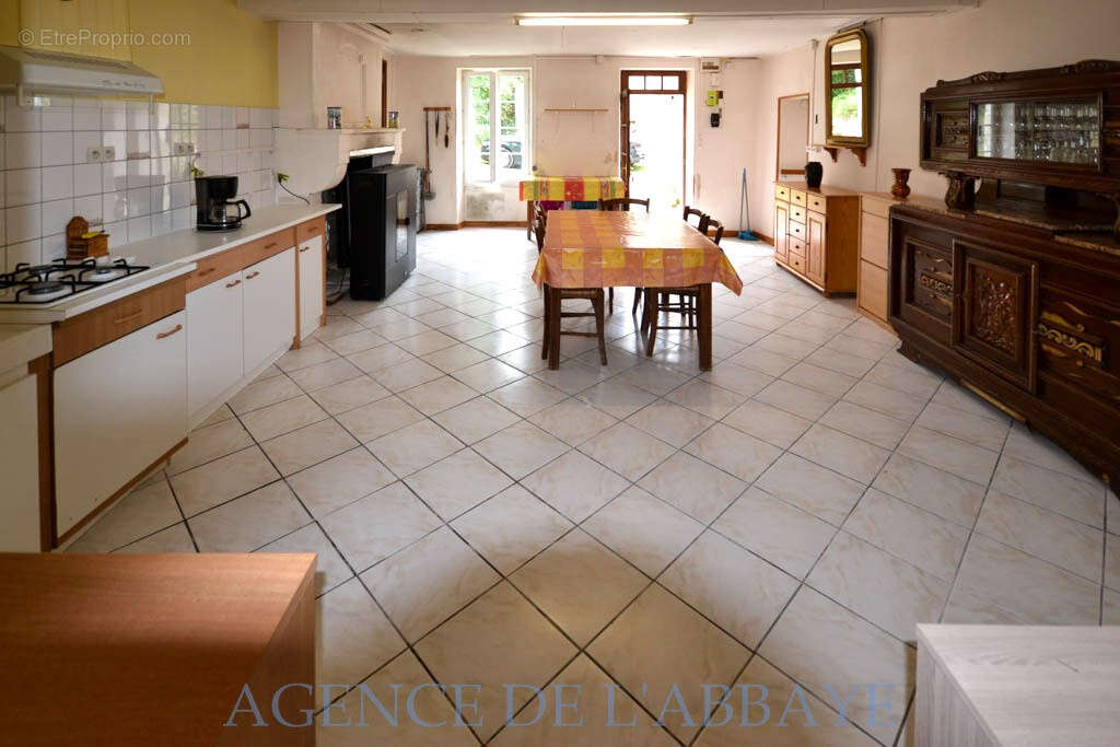 Vénérand, charentaise 75 m2, 2 chambres, terrain 916 m2 - photo 2
