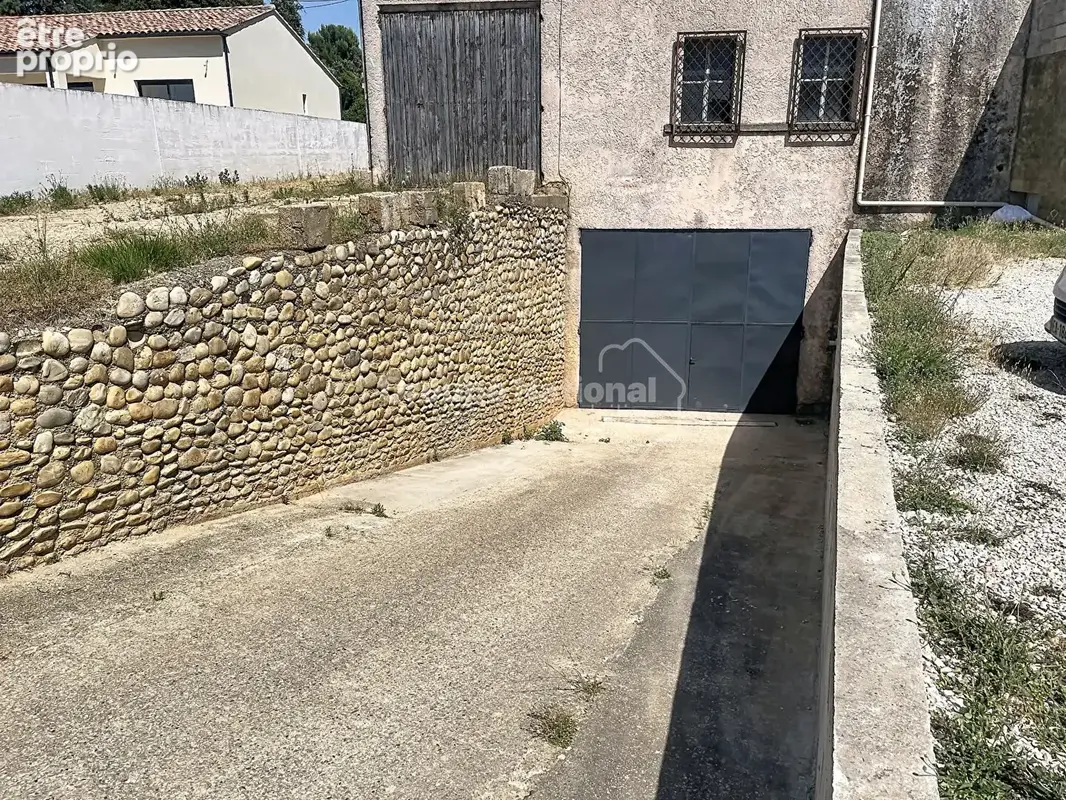 Châteauneuf-du-Pape : Ancienne cave viticole de 350 m² avec fort potentiel - photo 4