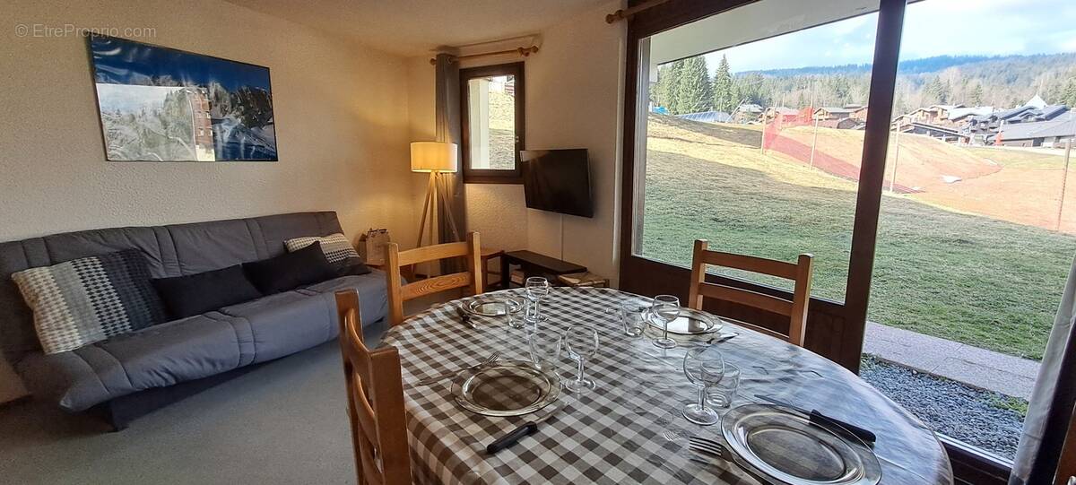 Appartement à MORILLON