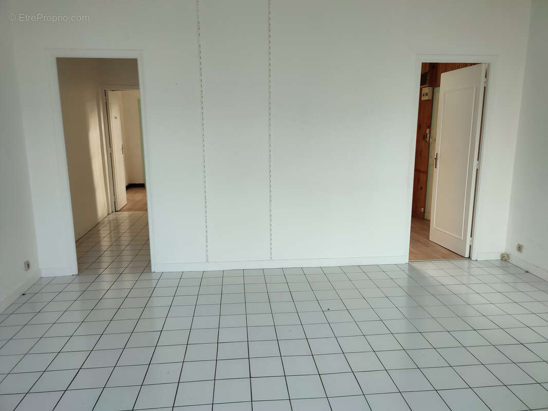 A vendre - soquet immobilier - ensemble de 2 maisons mitoyennes  gite+ local commercial  - plancoet centre - photo 13
