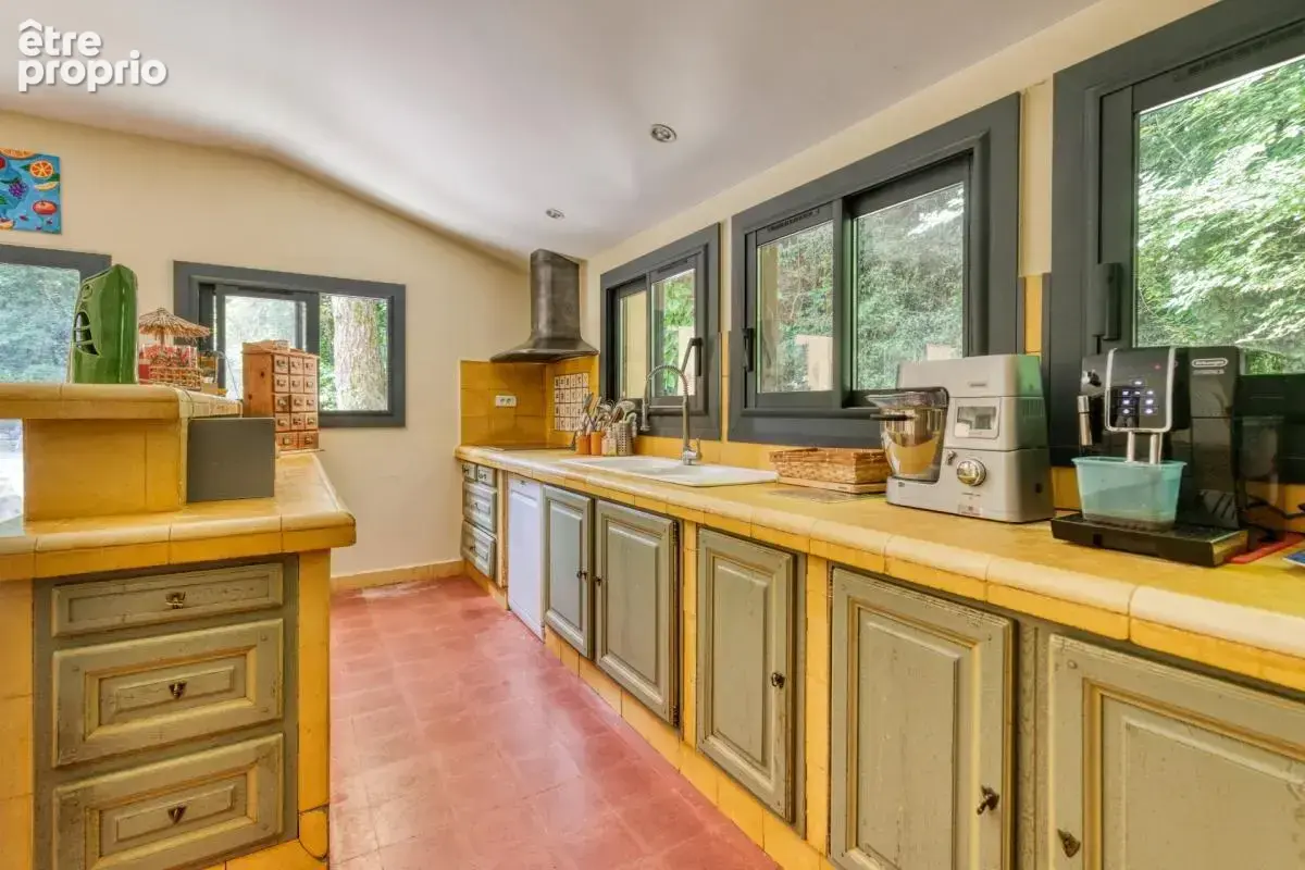 Villa familiale 283 m² au cœur d’une pinède – 7 chambres, studio indépendant et calme absolu• Montagne des Chèvres, Villeneuve-l - photo 2