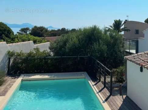 Appartement à ROQUEBRUNE-SUR-ARGENS