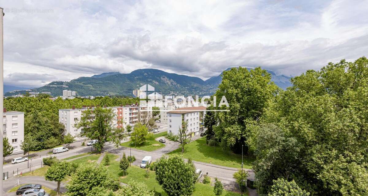 Appartement à SAINT-MARTIN-D'HERES