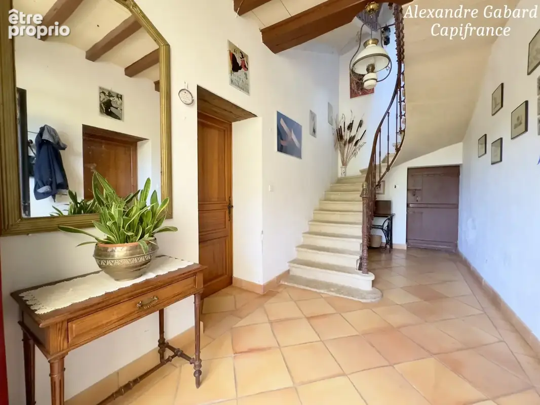 Maison en pierres 230 m² - 4 chambres - Terrain 7 370 m² - Piscine - Dépendances - photo 3