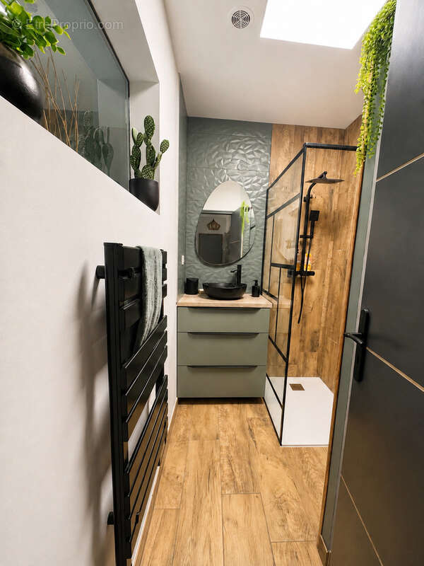 Appartement rénové 78 m2, 2 chambres, cœur historique de Fréjus - photo 3