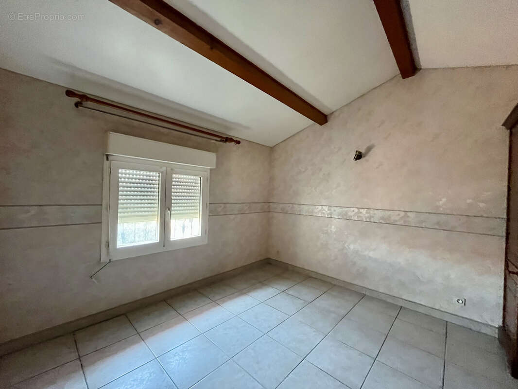 Maison de style comprenant 2 logements sur 1540m2 de parcelle divisible - photo 18