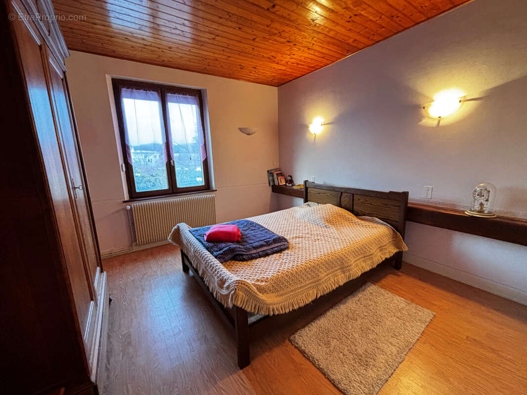 Maison à VIEUX-CHARMONT