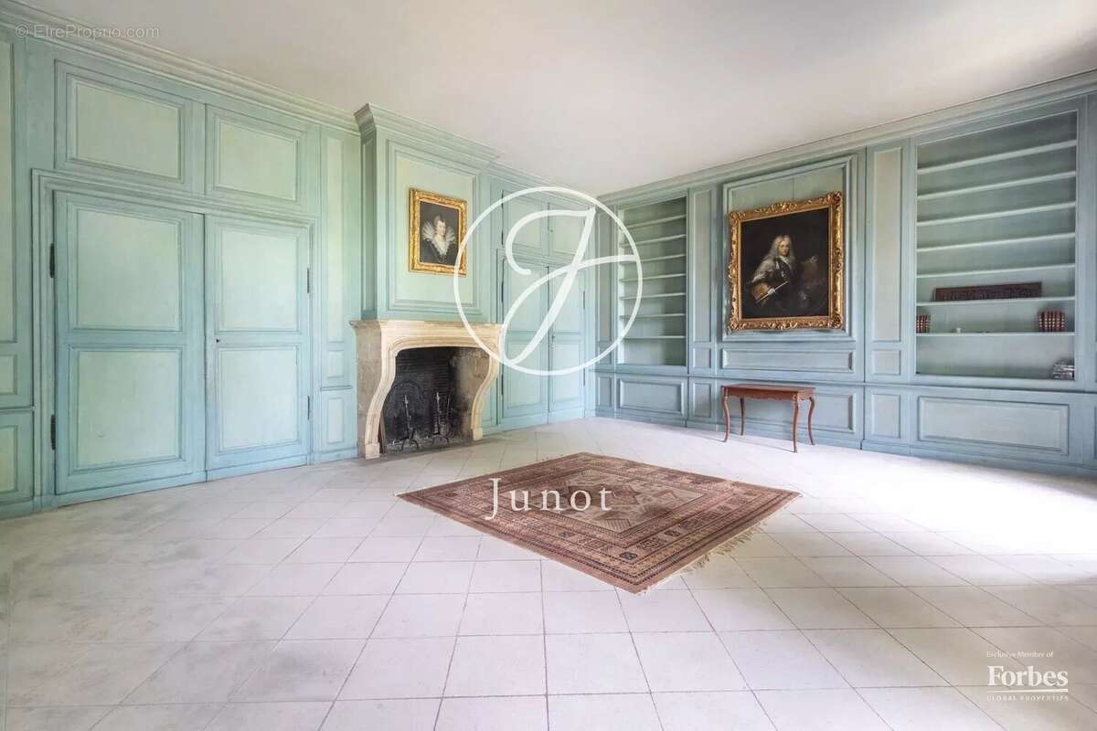Maison à MARNES-LA-COQUETTE