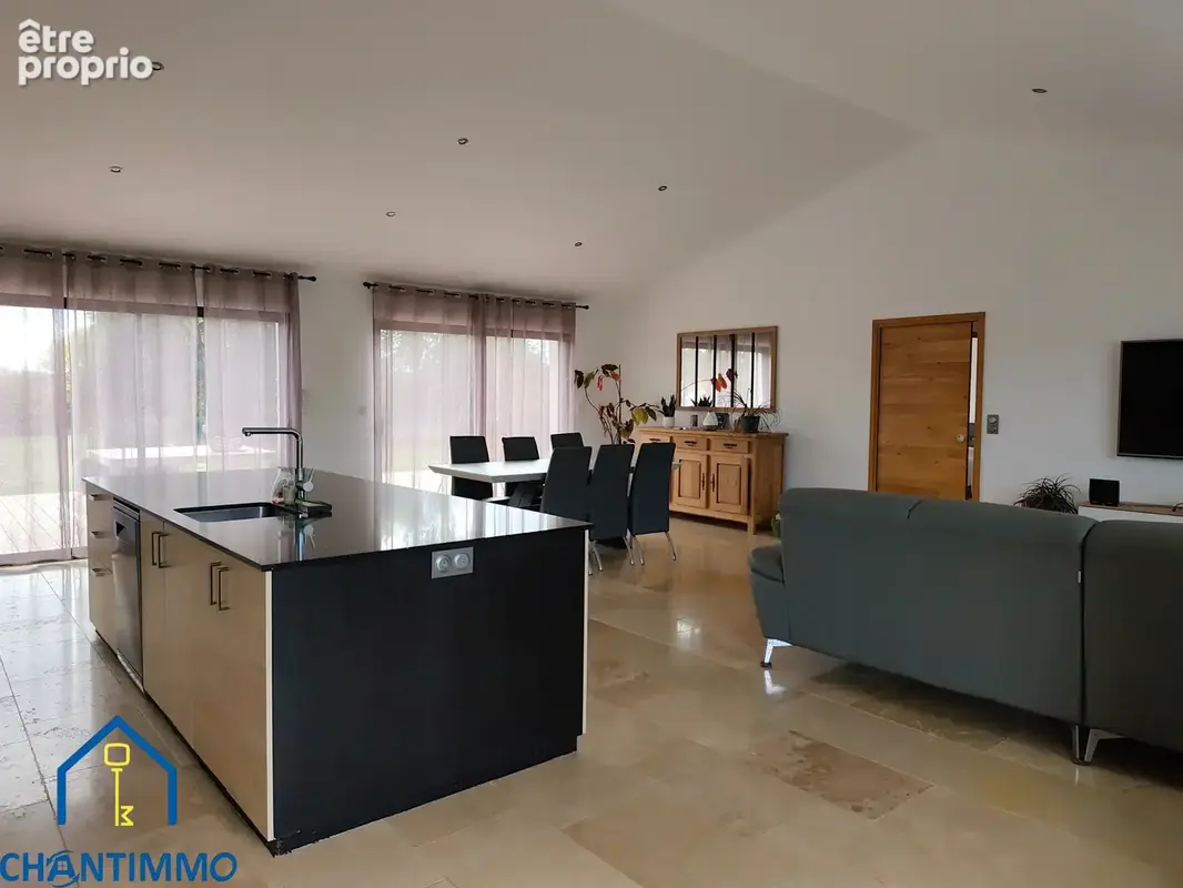 Pavillon de plain-pied spacieux et moderne sur un terrain de 5200 m2 - photo 15