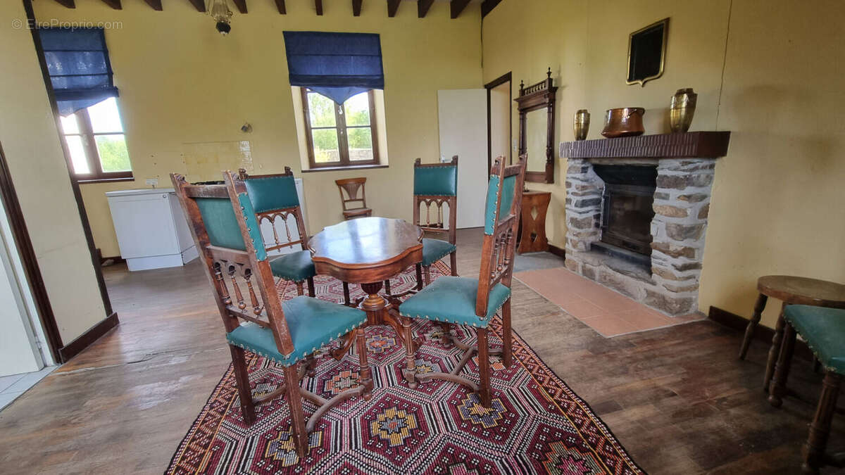 Maison à MERLEAC