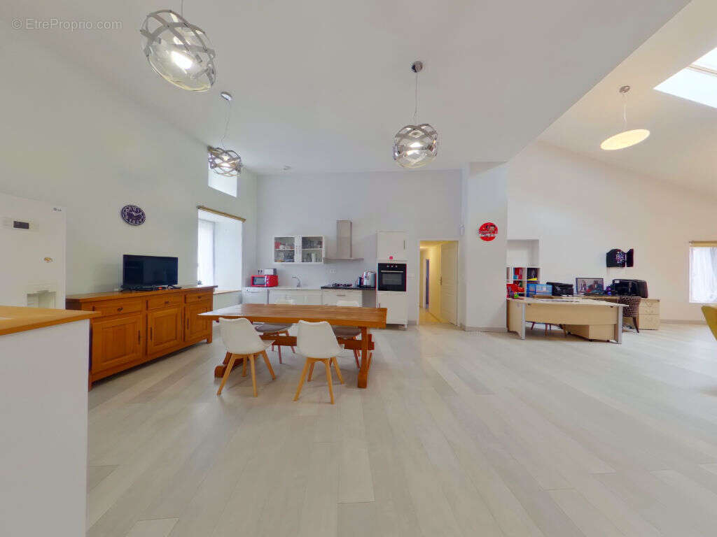 Appartement à AVAILLES-LIMOUZINE