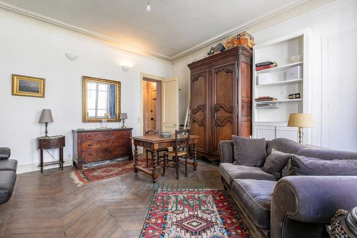 Appartement à PARIS-7E