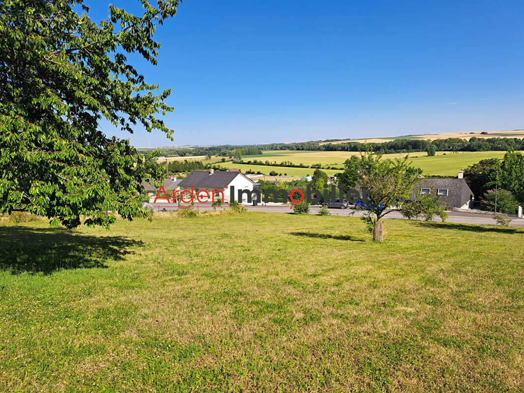 Terrain à CHATEAU-PORCIEN