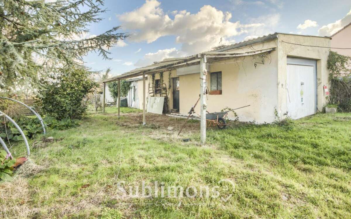 Maison à LA CHAPELLE-BASSE-MER