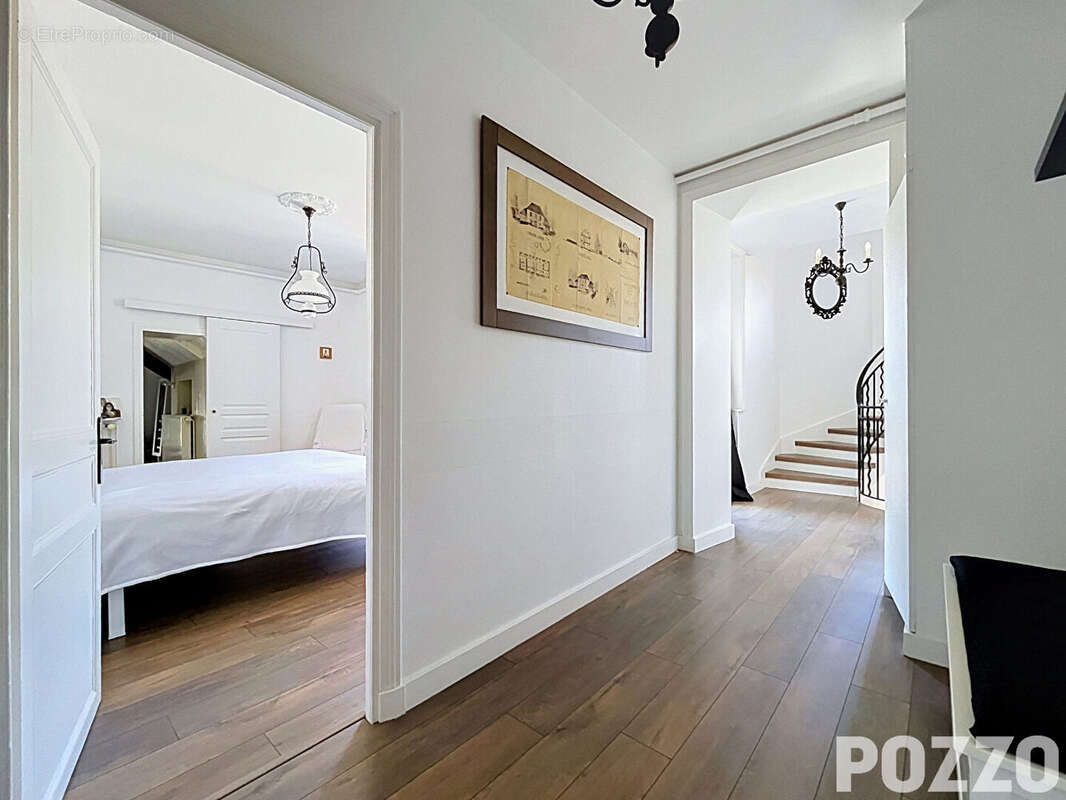 Maison bourgeoise à vendre à Percy-en-Normandie, prix 389 900 . - photo 9