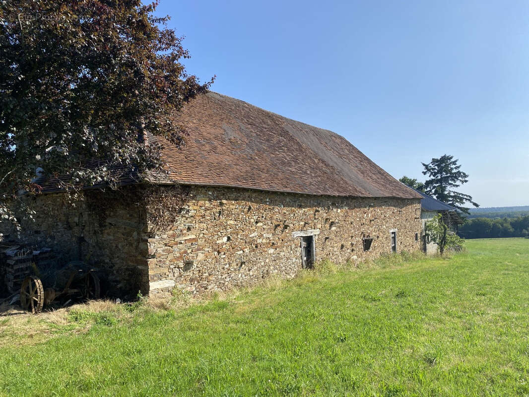 Maison à SAINT-CYR-LES-CHAMPAGNES