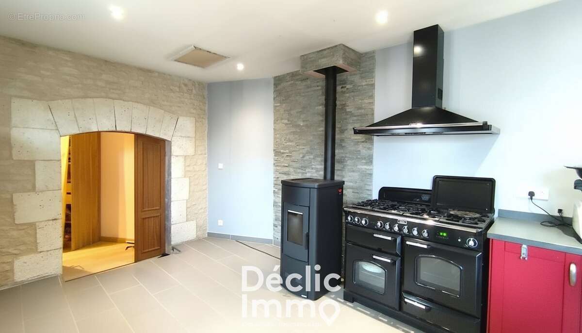 Maison en pierres avec dépendances - photo 7