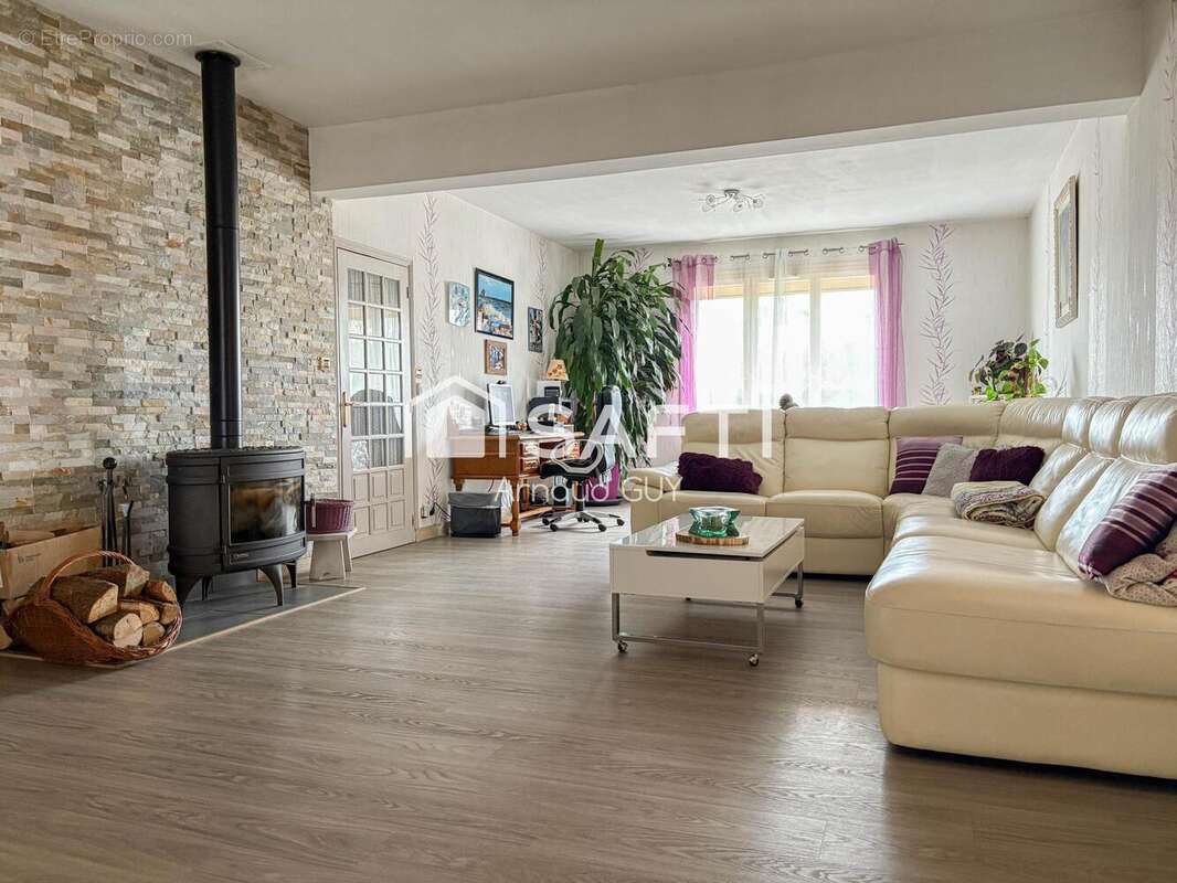 Photo 2 - Maison à VILLAINES-LA-CARELLE