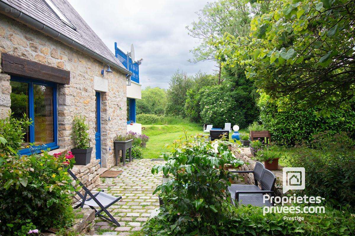 COMBRIT STE MARINE 29120 - Propriété de caractère 335 m2 environ - photo 2
