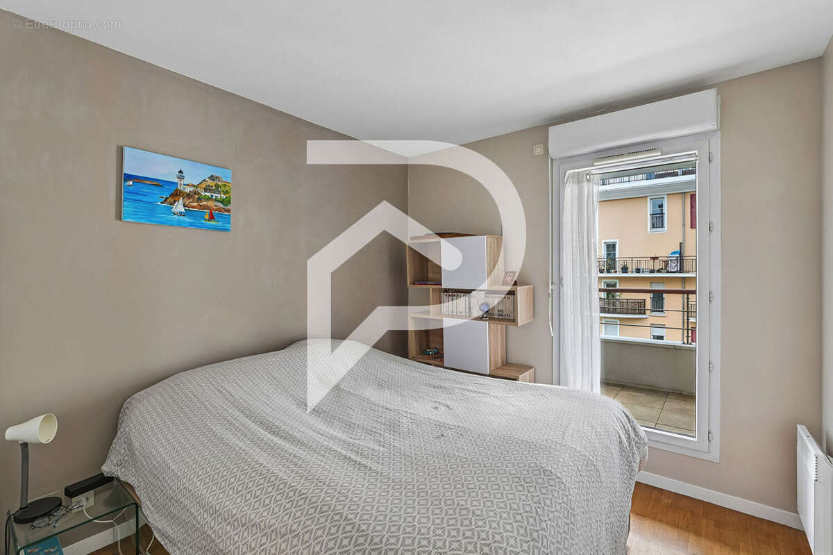 Appartement à COURBEVOIE