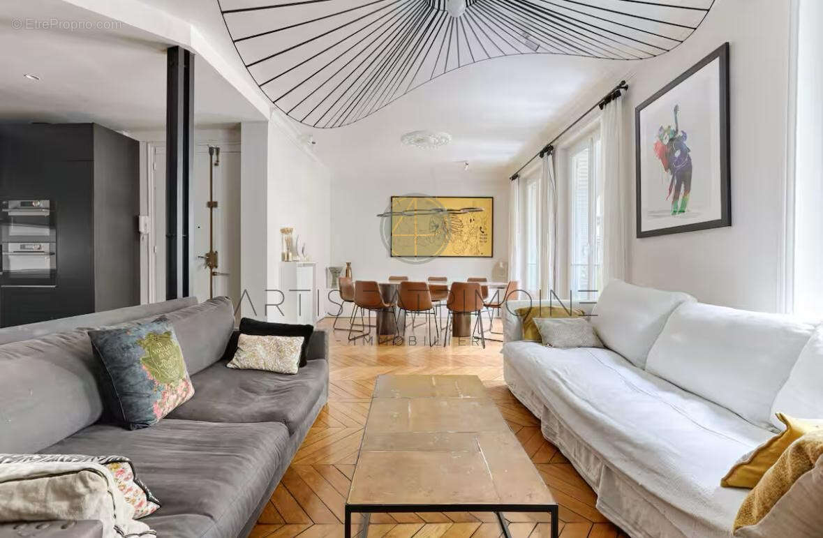 Appartement à PARIS-17E