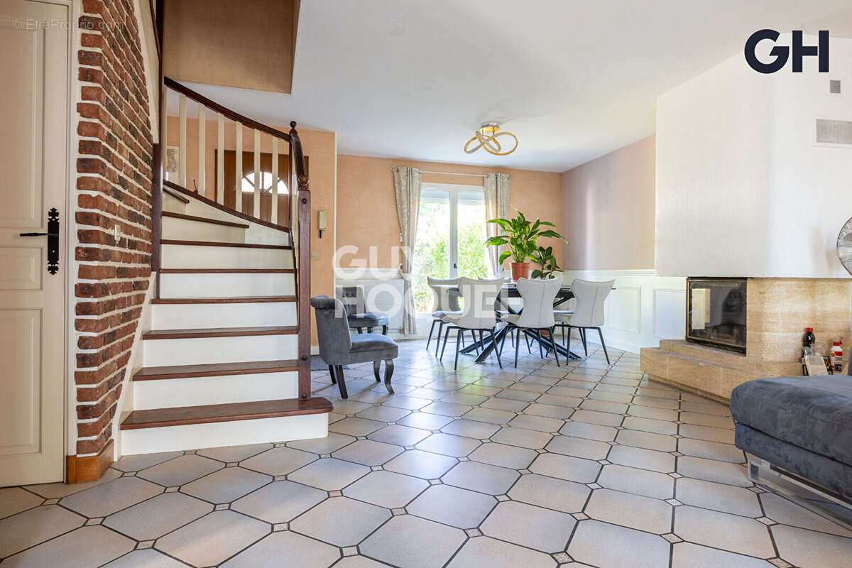MAISON FAMILIALE (d'environ 125 m²) à SOISY SUR SEINE proche centre ville - photo 8