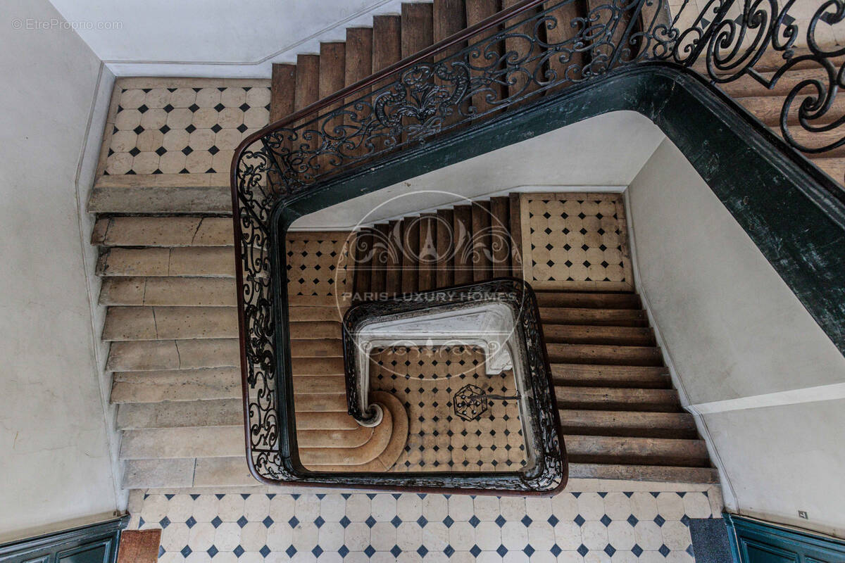 Appartement à PARIS-1E