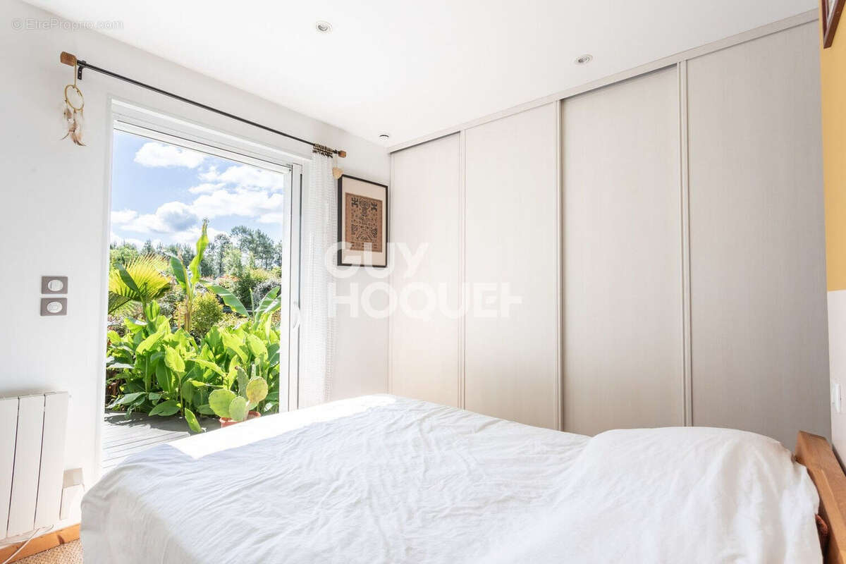 Maison à PARENTIS-EN-BORN