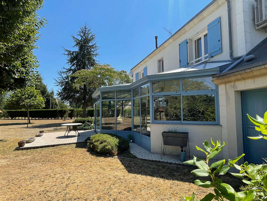 Maison 204 m² à Checy  - photo 2