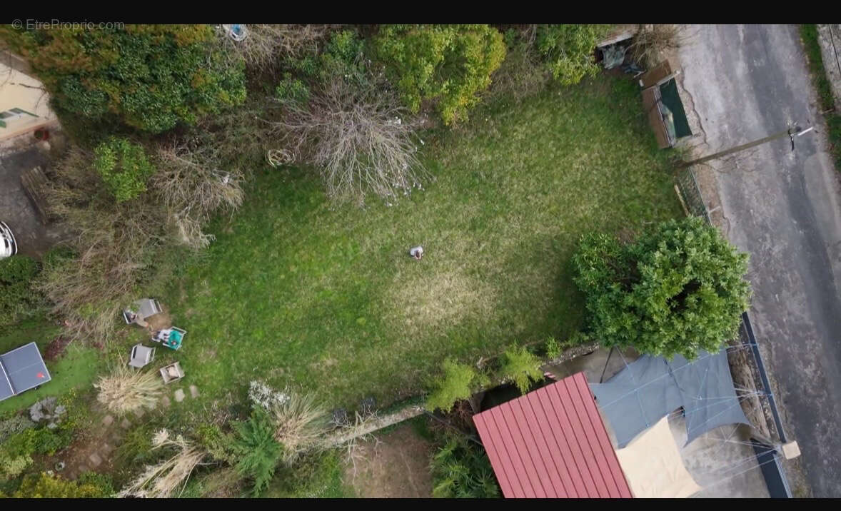 Bien rare - Maison mitoyenne atypique avec terrain constructible - Proche centre-ville - photo 7