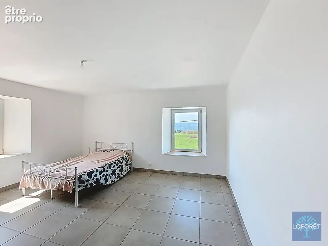 Magnifique corps de ferme rénové avec 5 chambres, dépendances et vue panoramique - photo 9