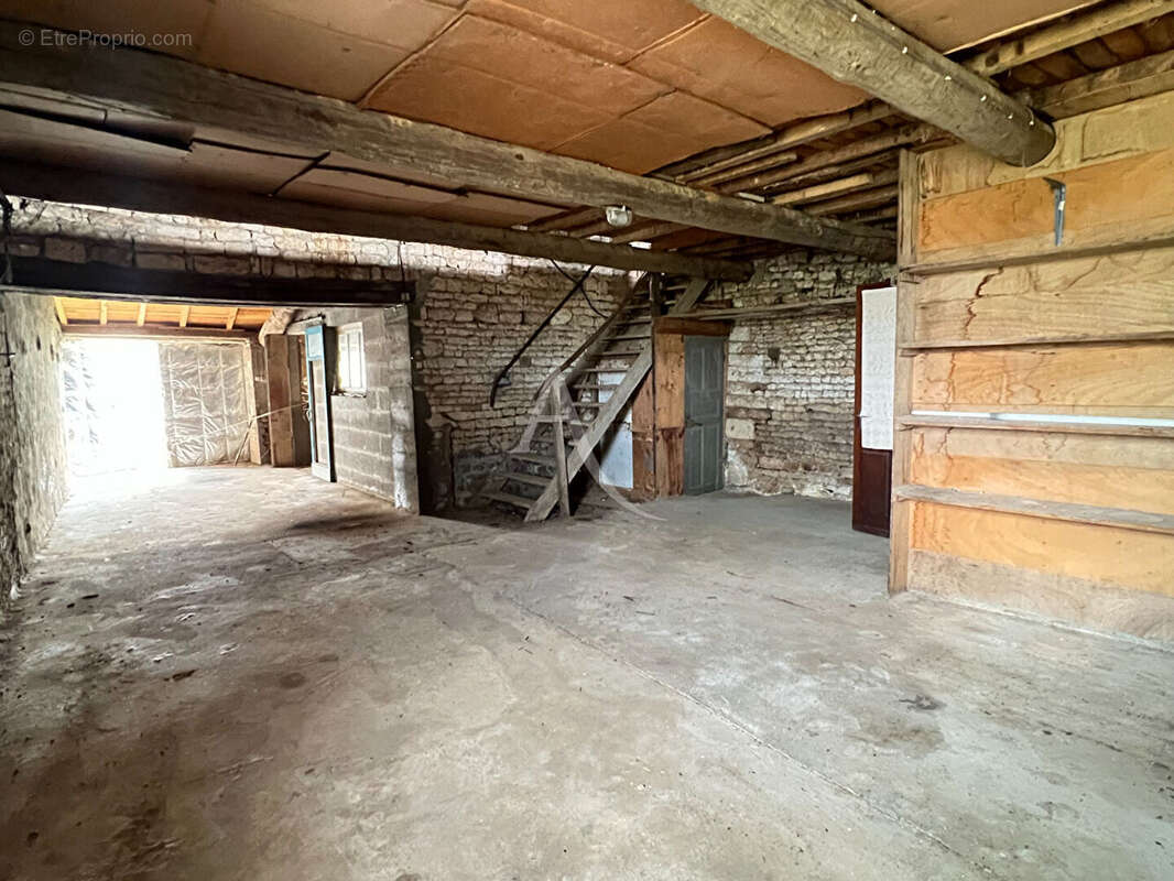 Maison à MOUZEUIL-SAINT-MARTIN