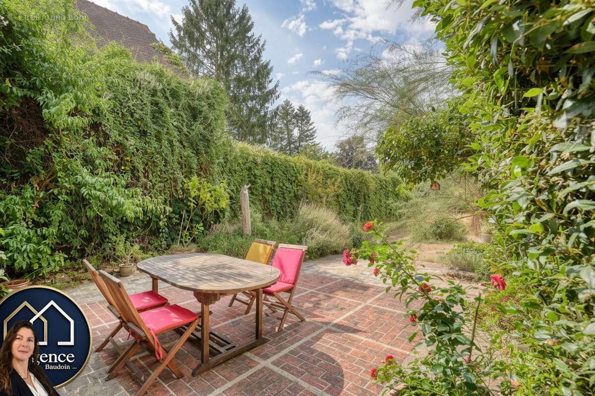 Maison 315 m² à Maintenon  - photo 6