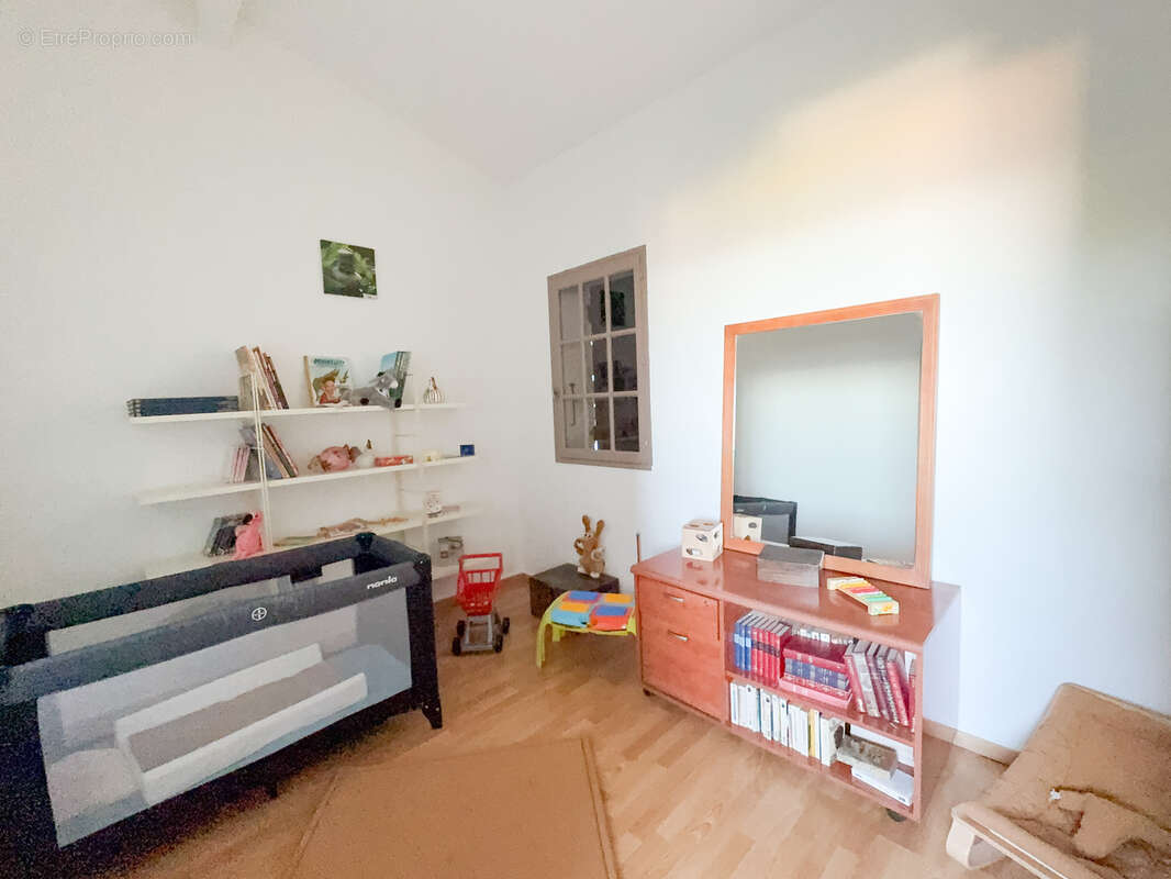 Maison à SAINT-MITRE-LES-REMPARTS