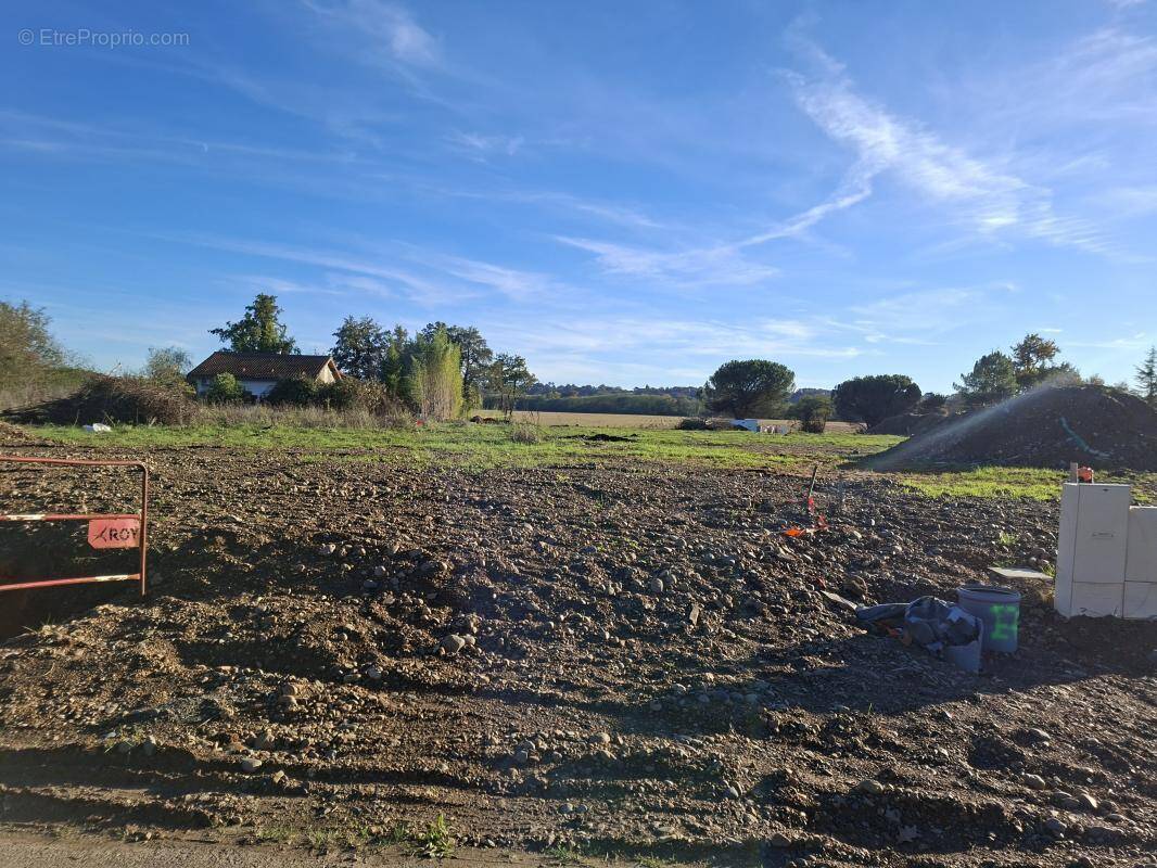 Terrain à SAINT-MAURICE-SUR-ADOUR