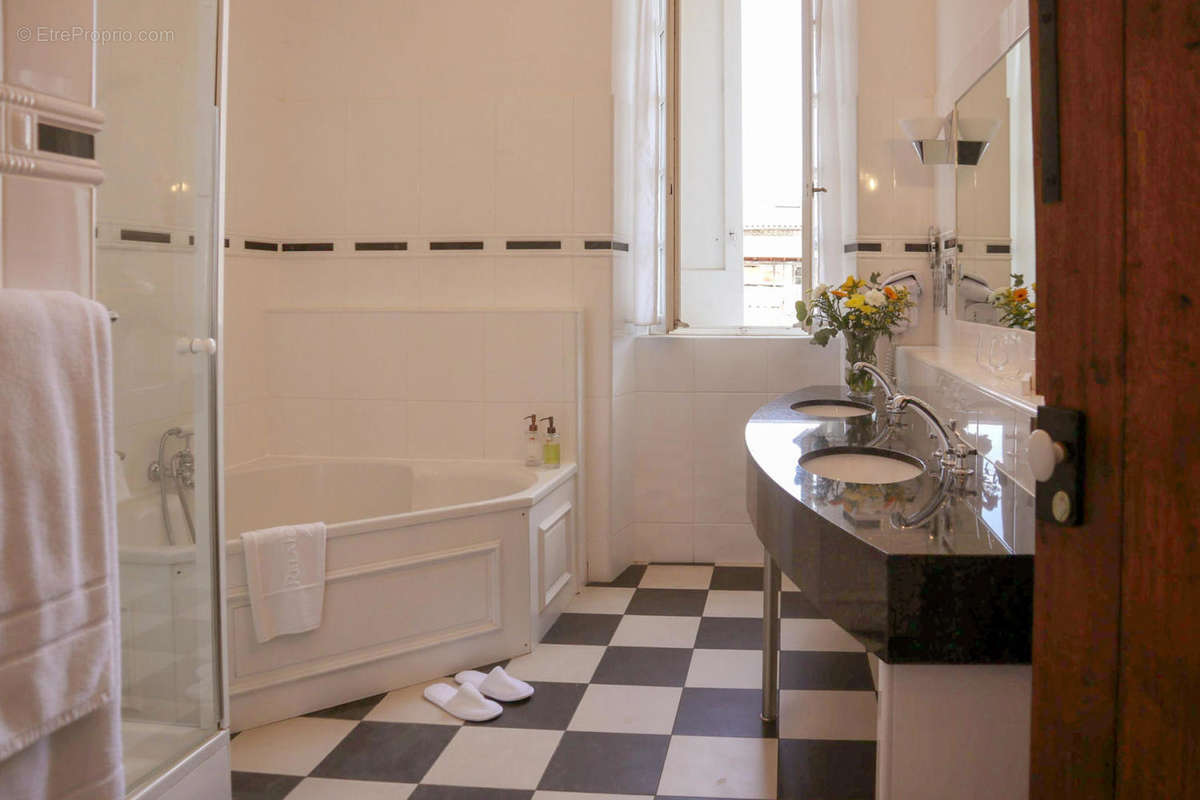 salle de bain - Maison à MIREPOIX