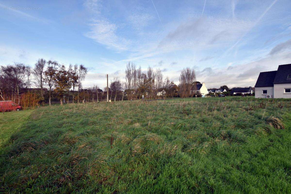 Terrain à PLONEVEZ-PORZAY