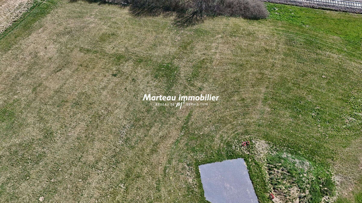 Terrain à LES POULIERES