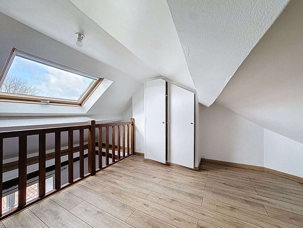 Maison à VAUX-LE-PENIL